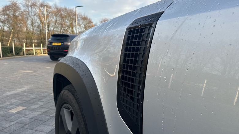 Land Rover Defender 2.0 D200 110 5dr Auto Diesel Estate